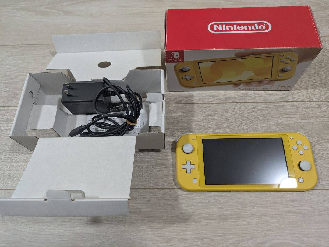 Nintendo Switch Lite イエロー 本体(アダプター、箱付き)