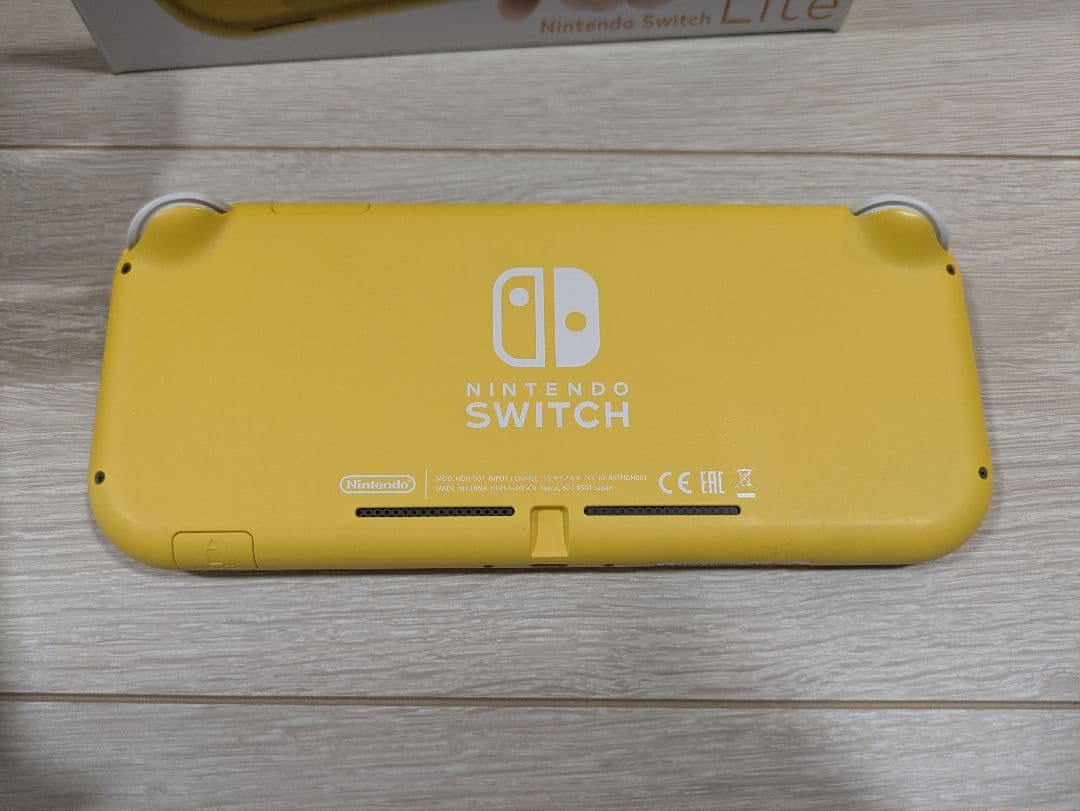 Nintendo Switch Lite イエロー 本体(アダプター、箱付き)