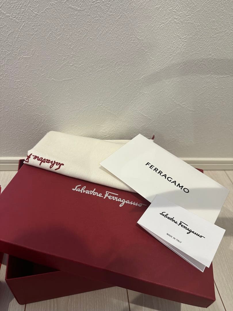 ミ*ー様 フェラガモ バッグ