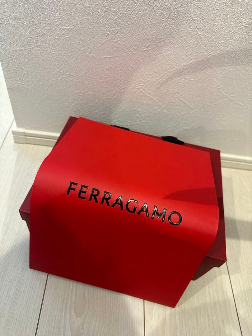 ミ*ー様 フェラガモ バッグ