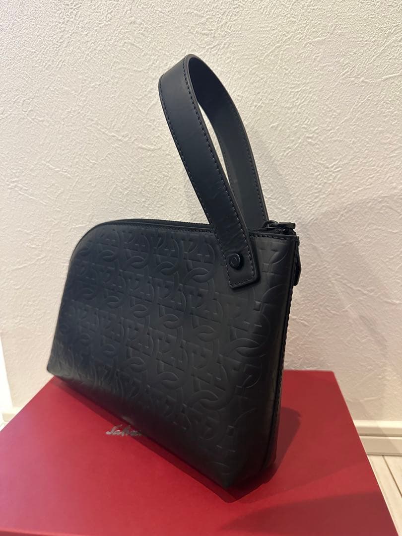 ミ*ー様 フェラガモ バッグ