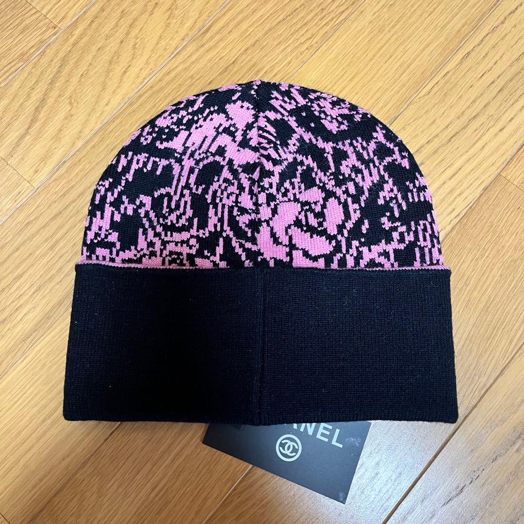 CHANEL ロゴ入り ビーニー帽子 黒・ピンク　ノベルティ　シャネル