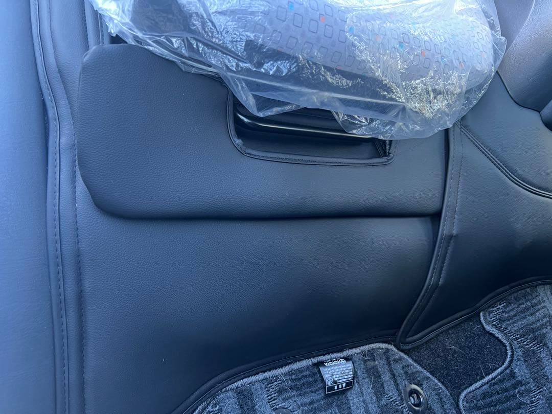 期間限定送料込み！ハイエース ワイド用 シート下 レザーカバー