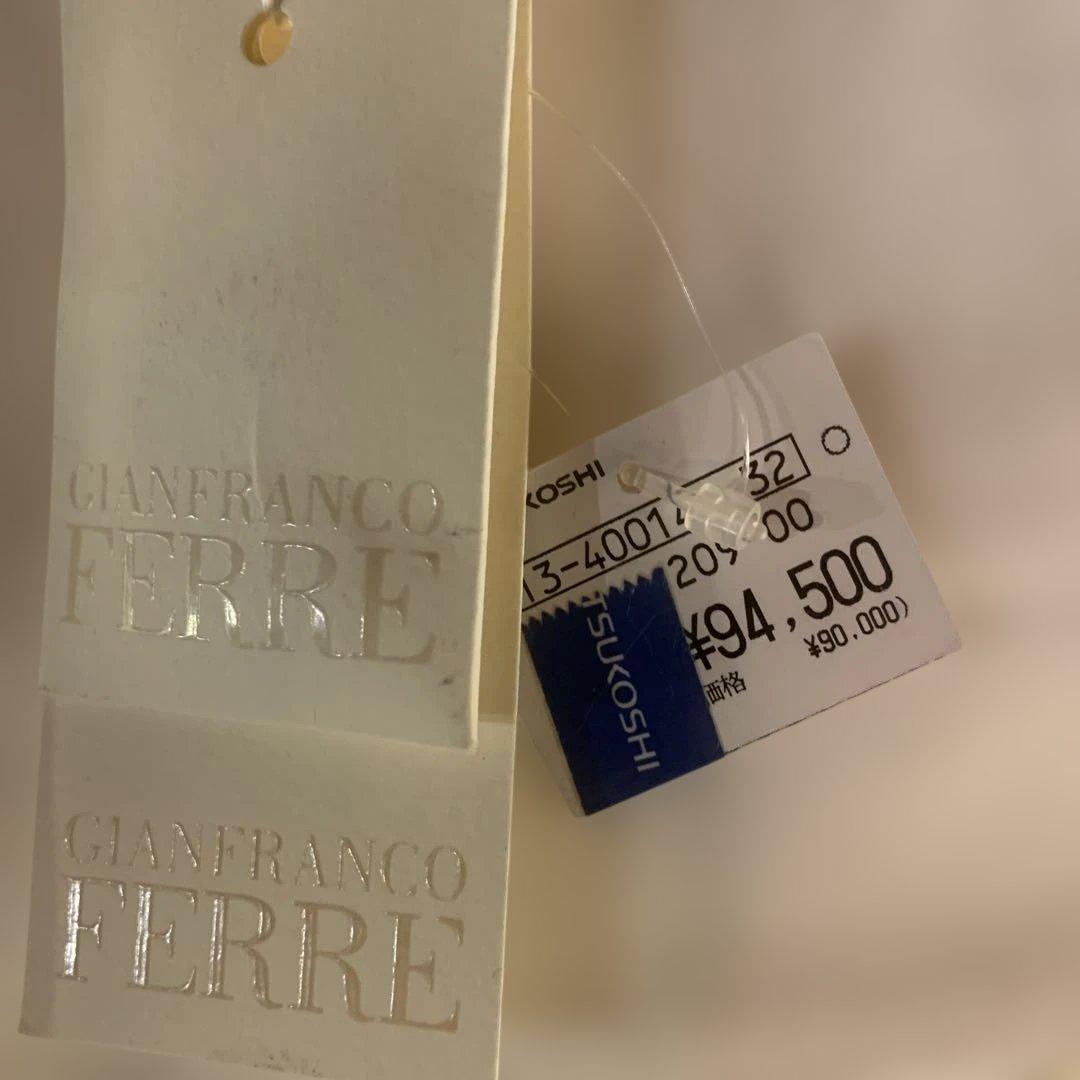 GIANFRANCO FERRE 94500円　新品　ショートパンツ　純白