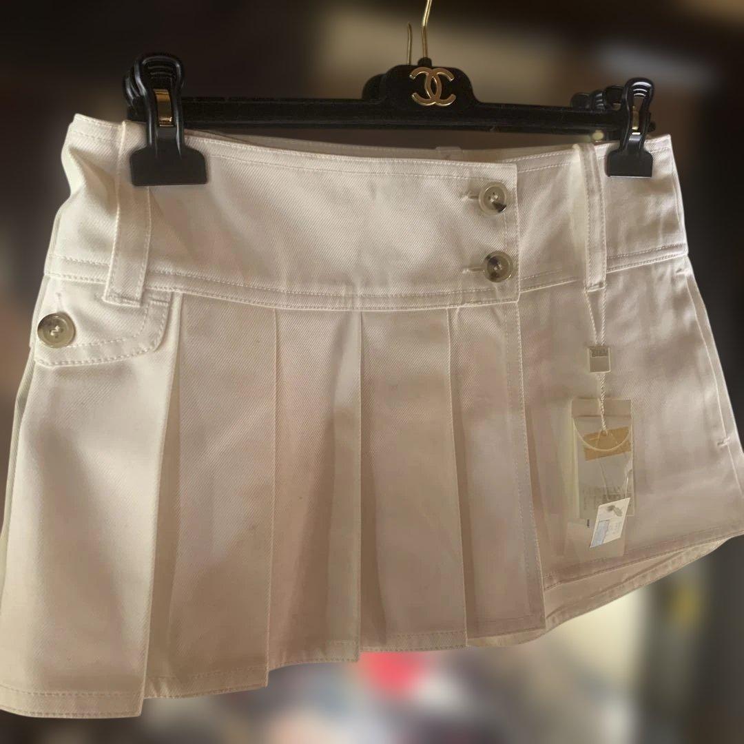 GIANFRANCO FERRE 94500円　新品　ショートパンツ　純白