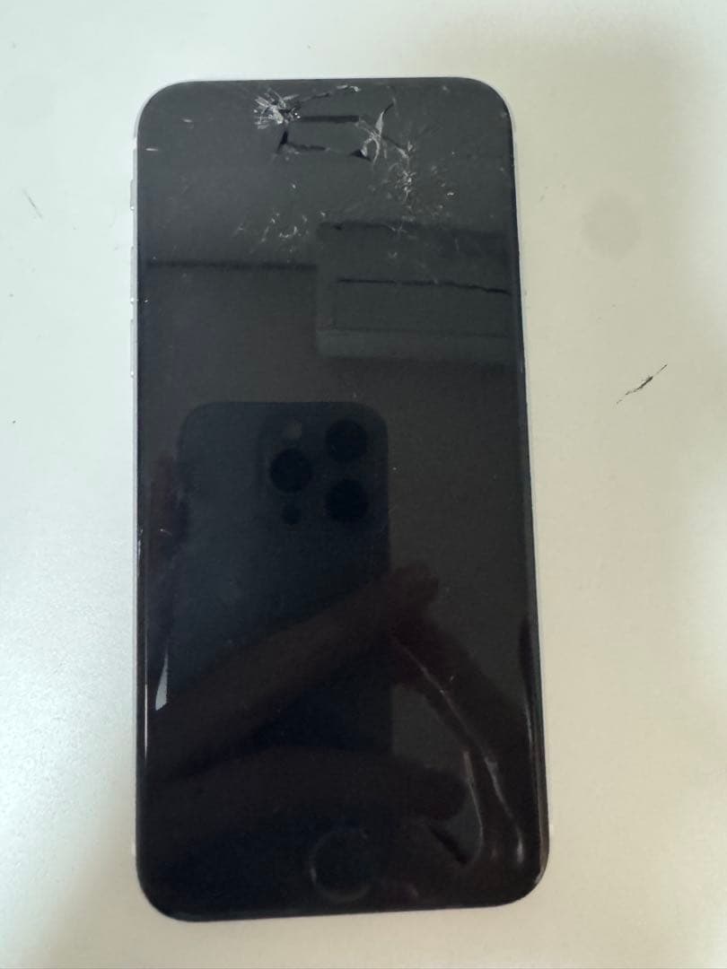 画面割れジャンク　iPhoneSE2 ホワイト64GB