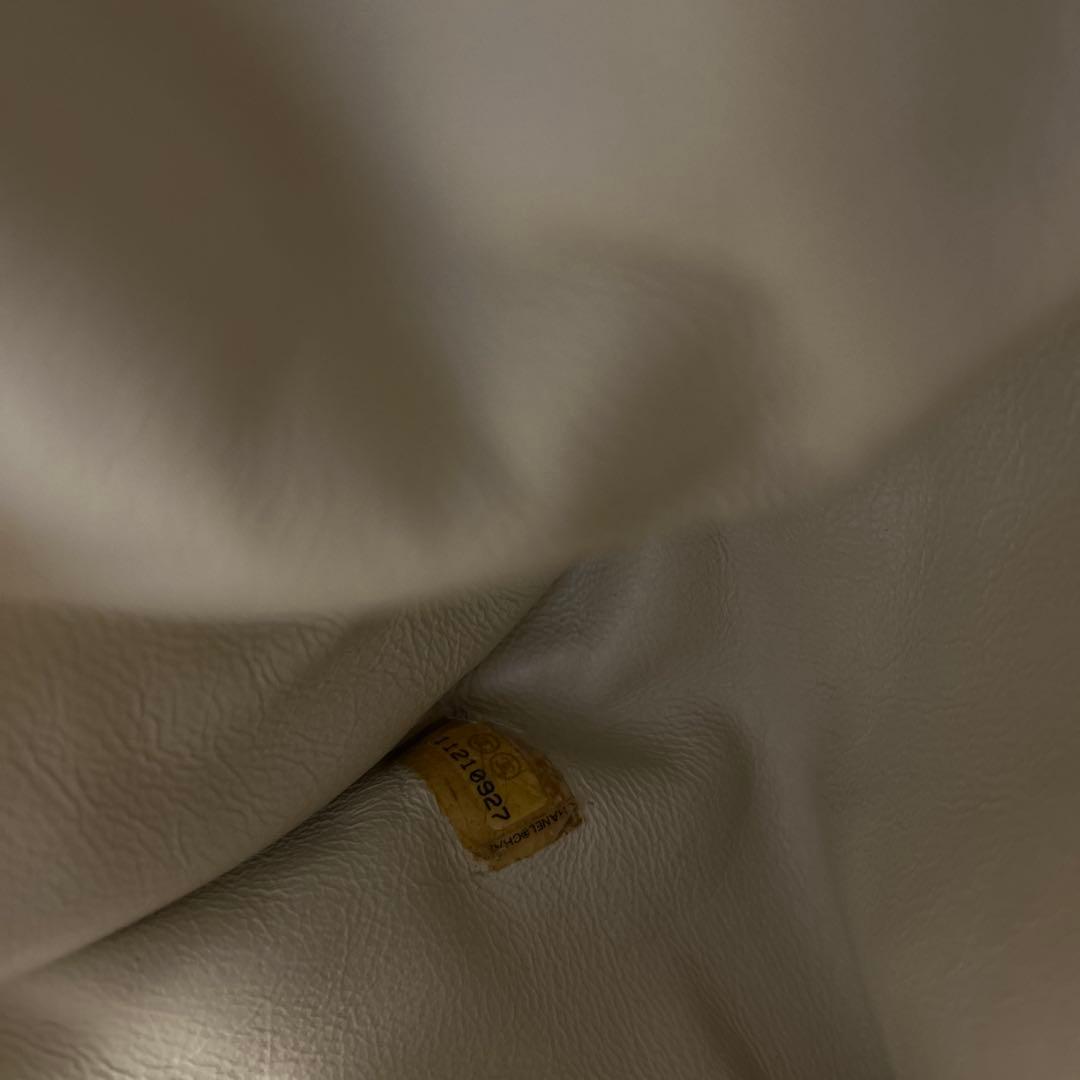 CHANEL ホワイトレザー ショルダーバッグ