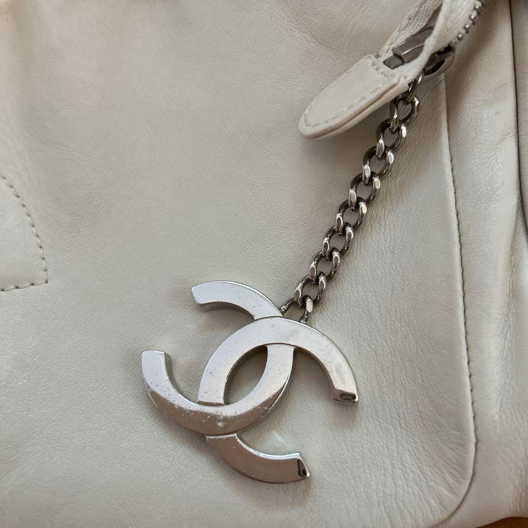 CHANEL ホワイトレザー ショルダーバッグ