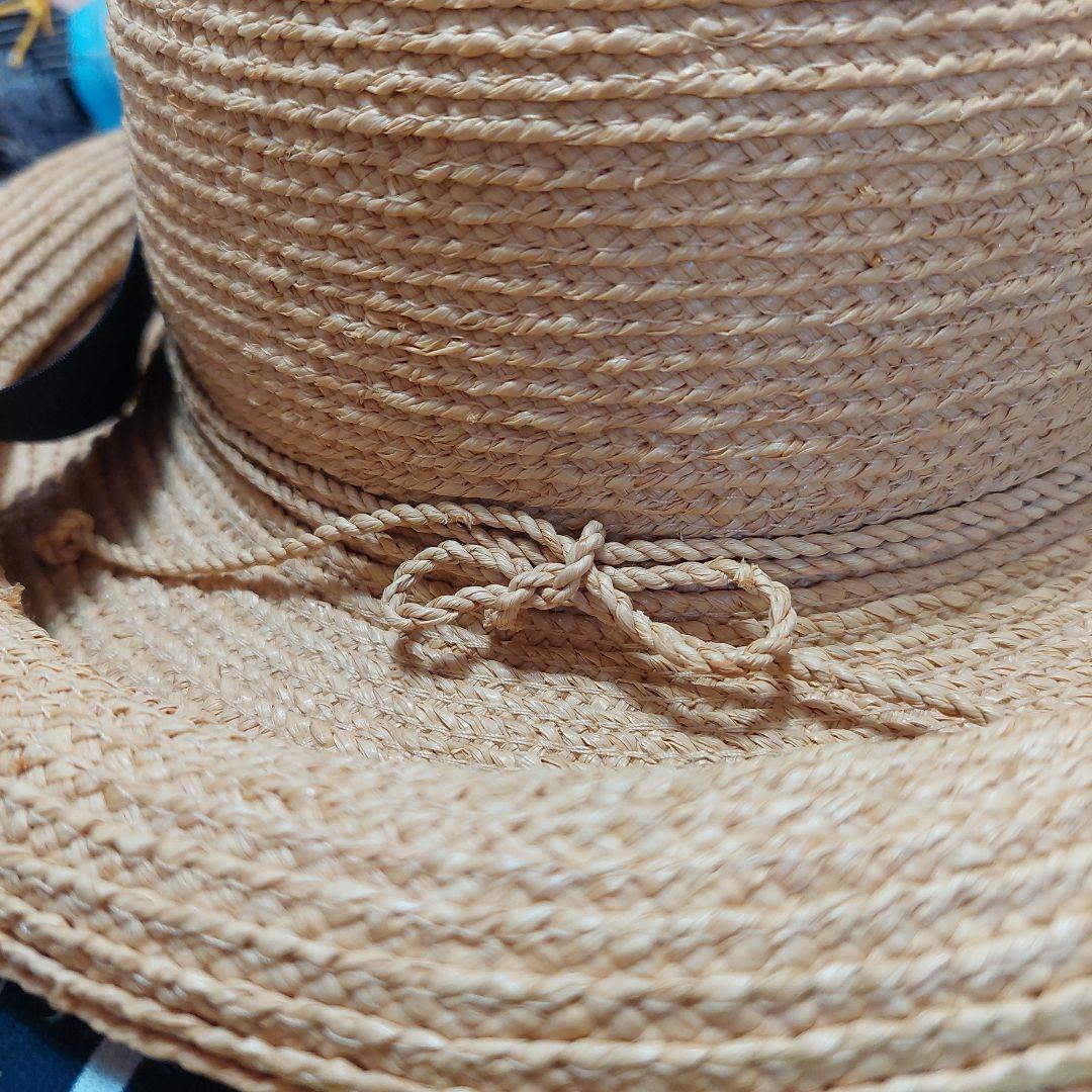 つばの形が可愛いヘレンカミンスキー ラフィア・麦わら帽子