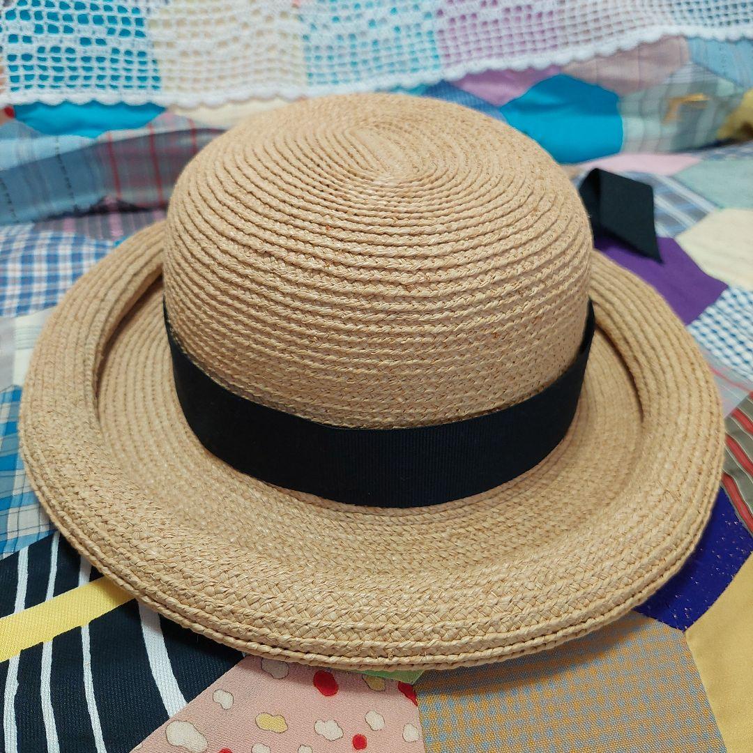 つばの形が可愛いヘレンカミンスキー ラフィア・麦わら帽子