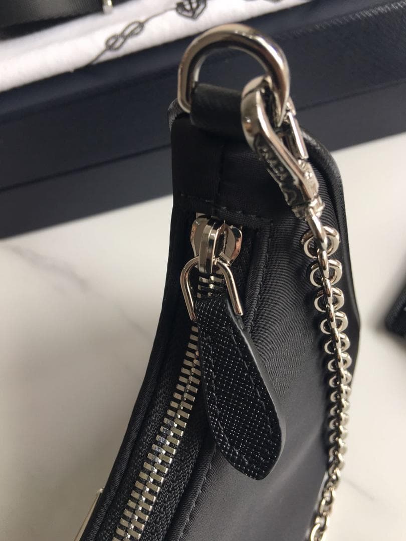 美品 Re-Edition 2005 Nylon 中古品