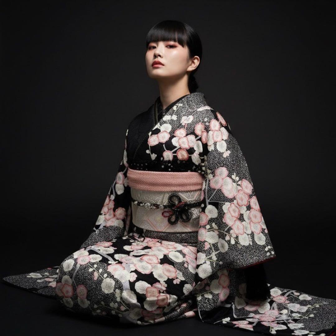 豪華振袖9点フルセット 地紋　銀駒刺繍　黒地　梅紋様　成人式　お正月　結婚式