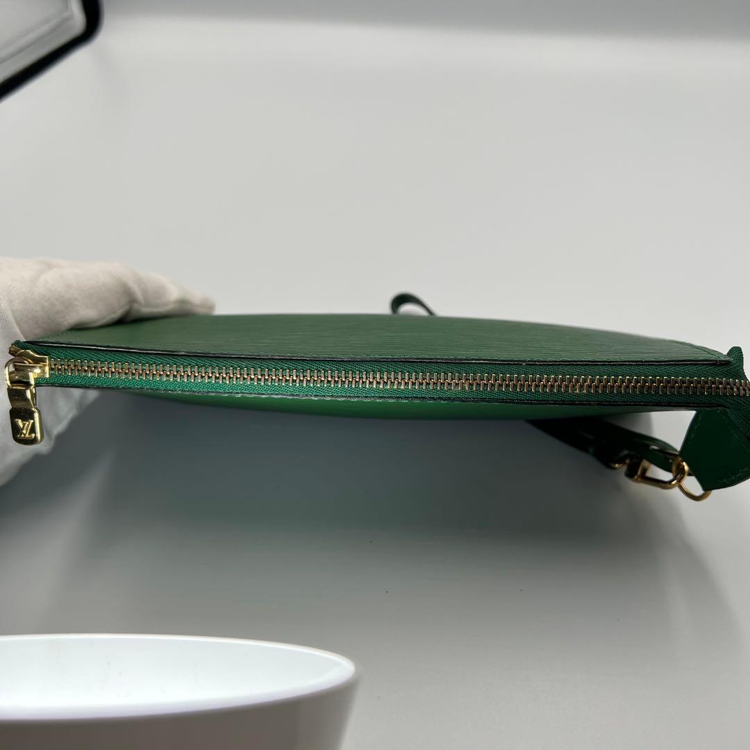 ルイヴィトン エピ ポシェット クラッチ 緑