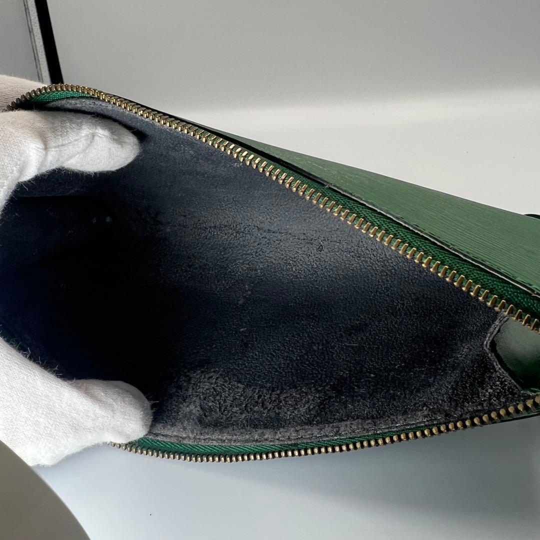 ルイヴィトン エピ ポシェット クラッチ 緑