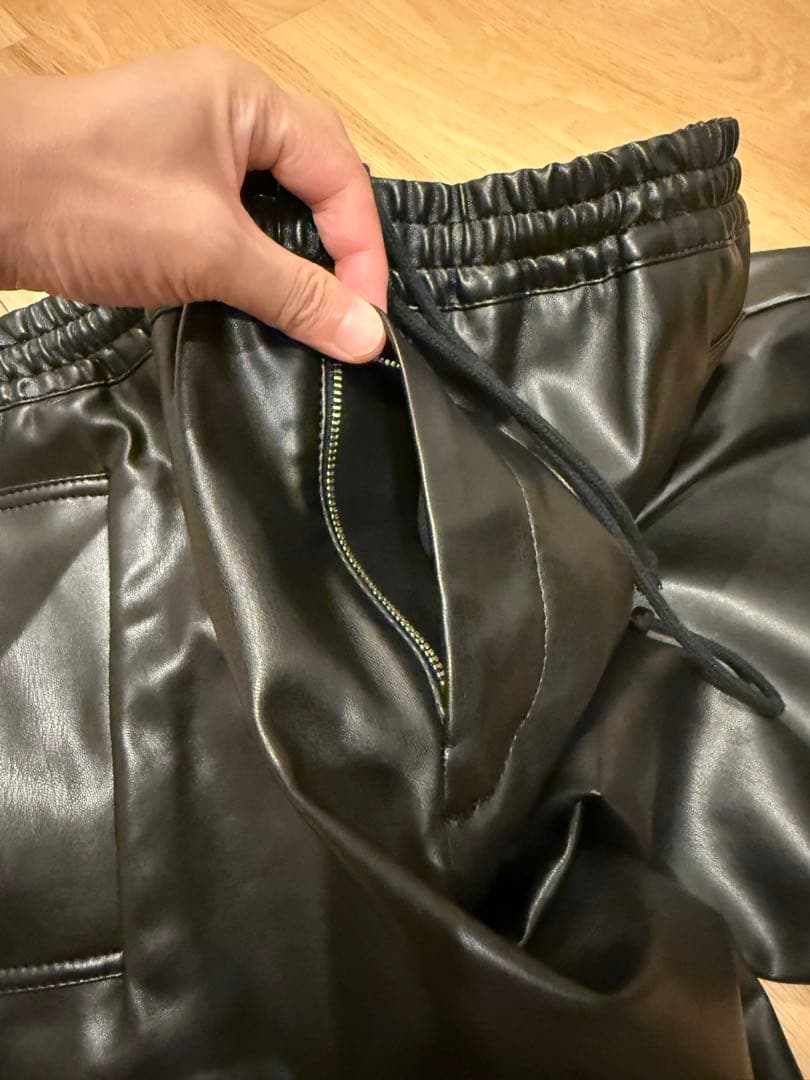 パ*ン様 【UNDERCOVER】 フェイクレザーショーツ