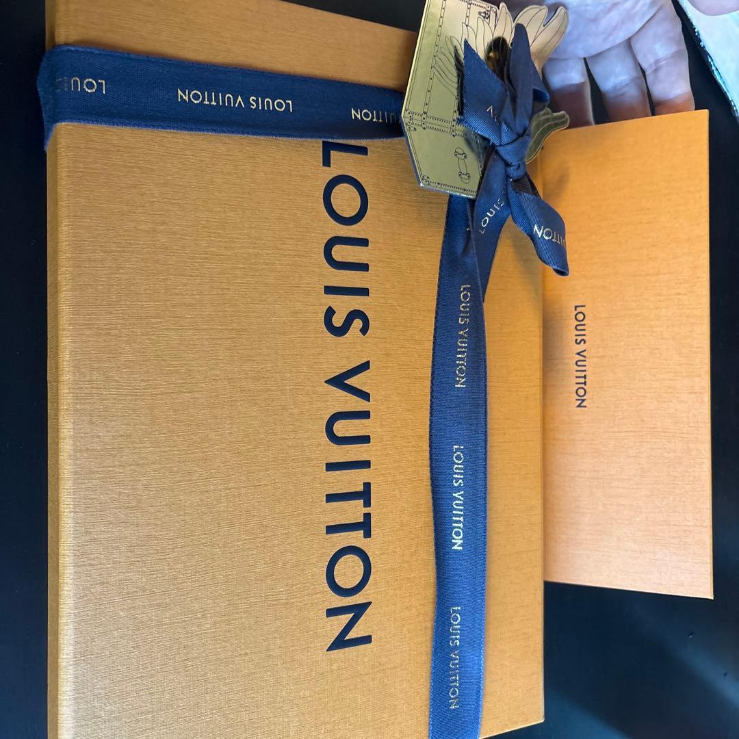 週末限定値下げ　新品　ルイヴィトン マフラー　オンリー LV　ミニ コンフィ