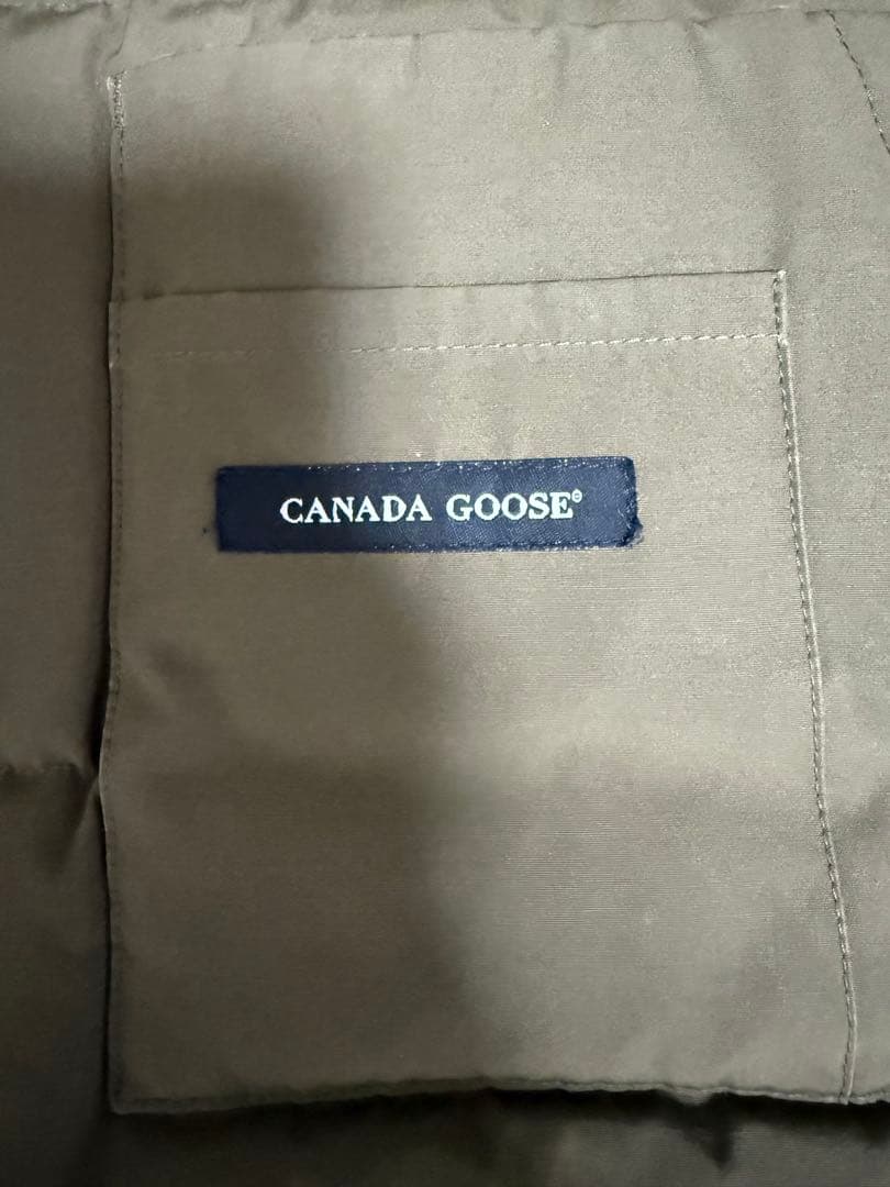 本物　カナダグース　ダウンベスト　カーキ　Sサイズ