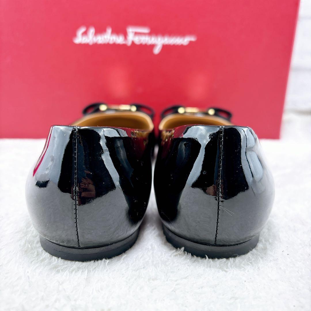 ✨Ferragamo フラットシューズ ヴァリナ ブラック　エナメル　22.5㎝