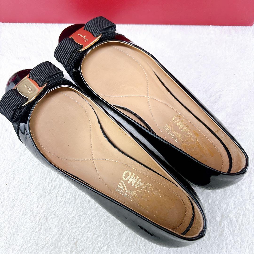 ✨Ferragamo フラットシューズ ヴァリナ ブラック　エナメル　22.5㎝