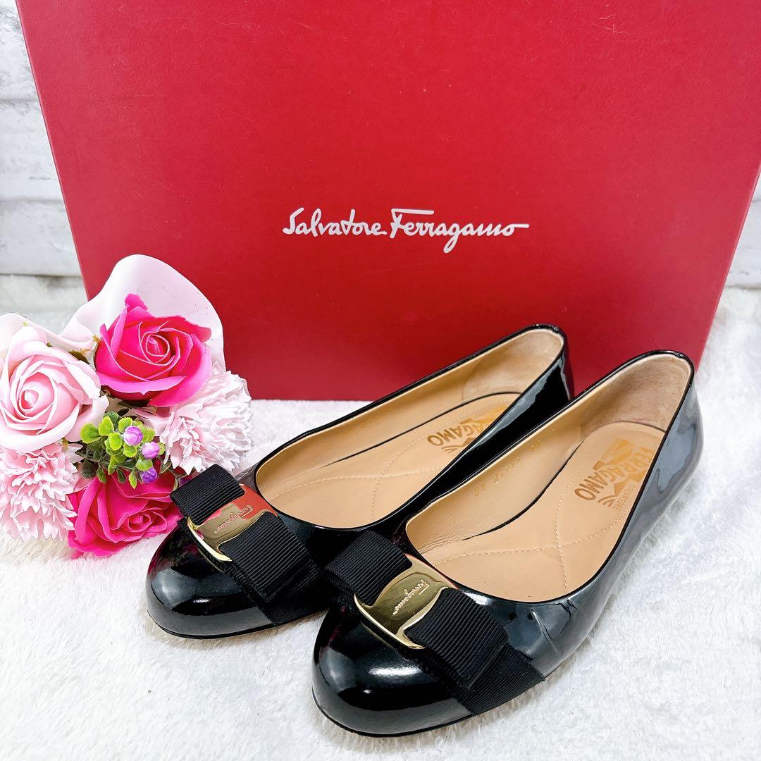 ✨Ferragamo フラットシューズ ヴァリナ ブラック　エナメル　22.5㎝