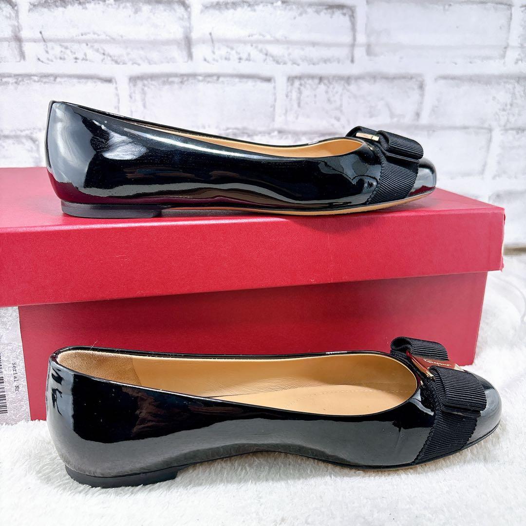 ✨Ferragamo フラットシューズ ヴァリナ ブラック　エナメル　22.5㎝