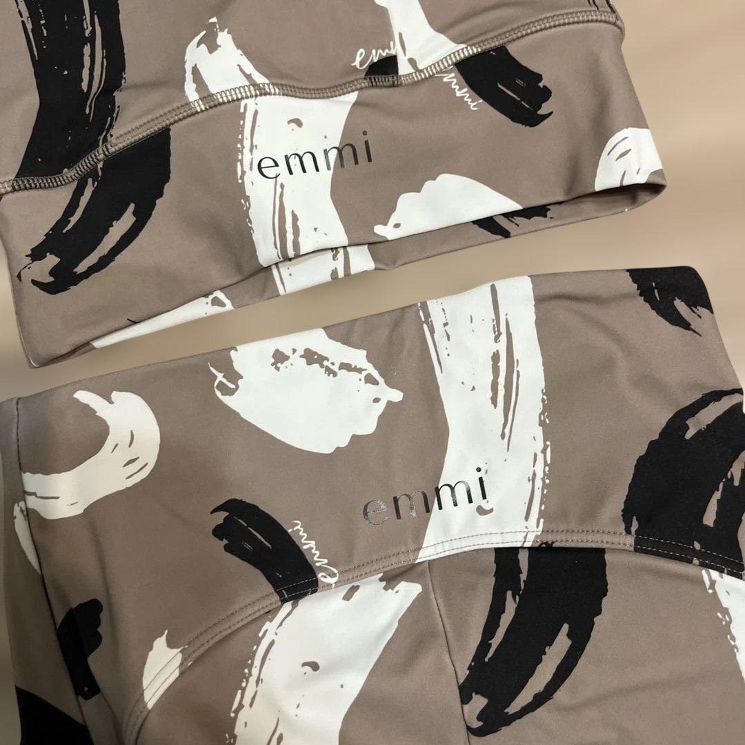 エミヨガ emmiヨガウェア　ブラトップ&レギンス