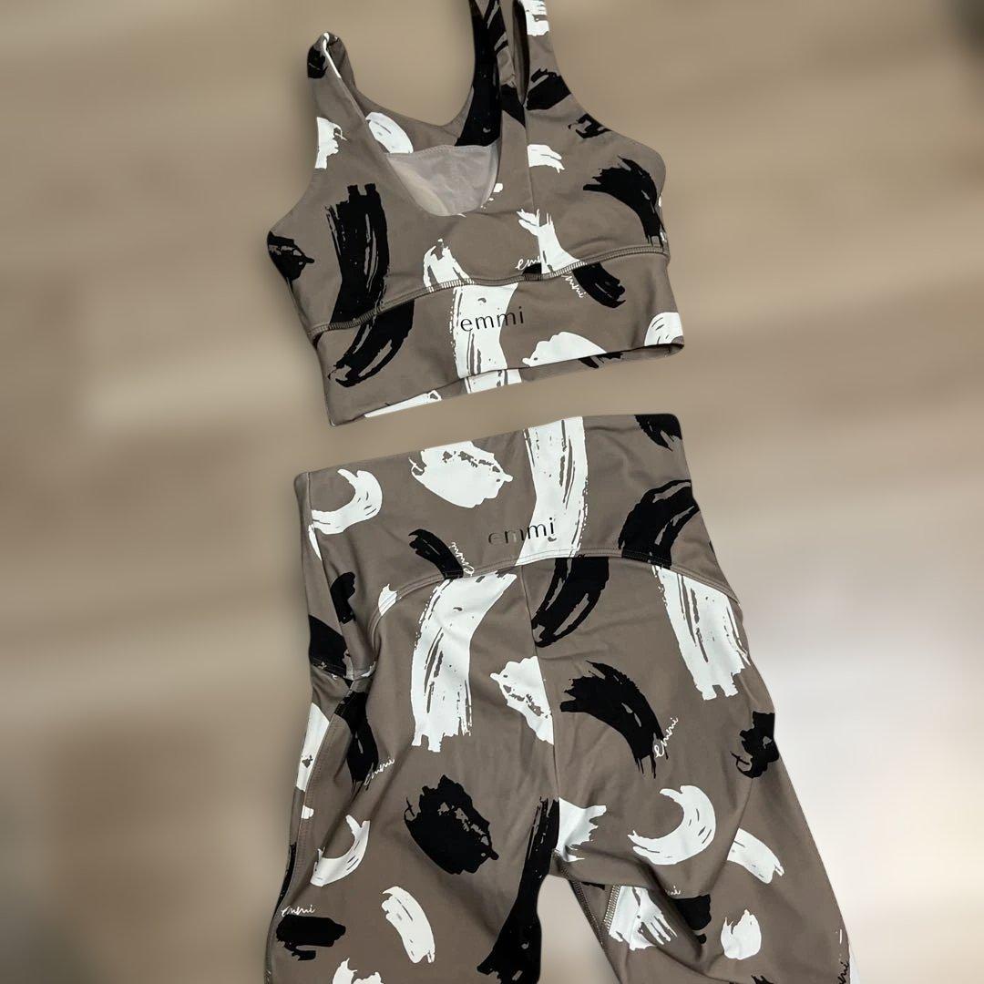 エミヨガ emmiヨガウェア　ブラトップ&レギンス