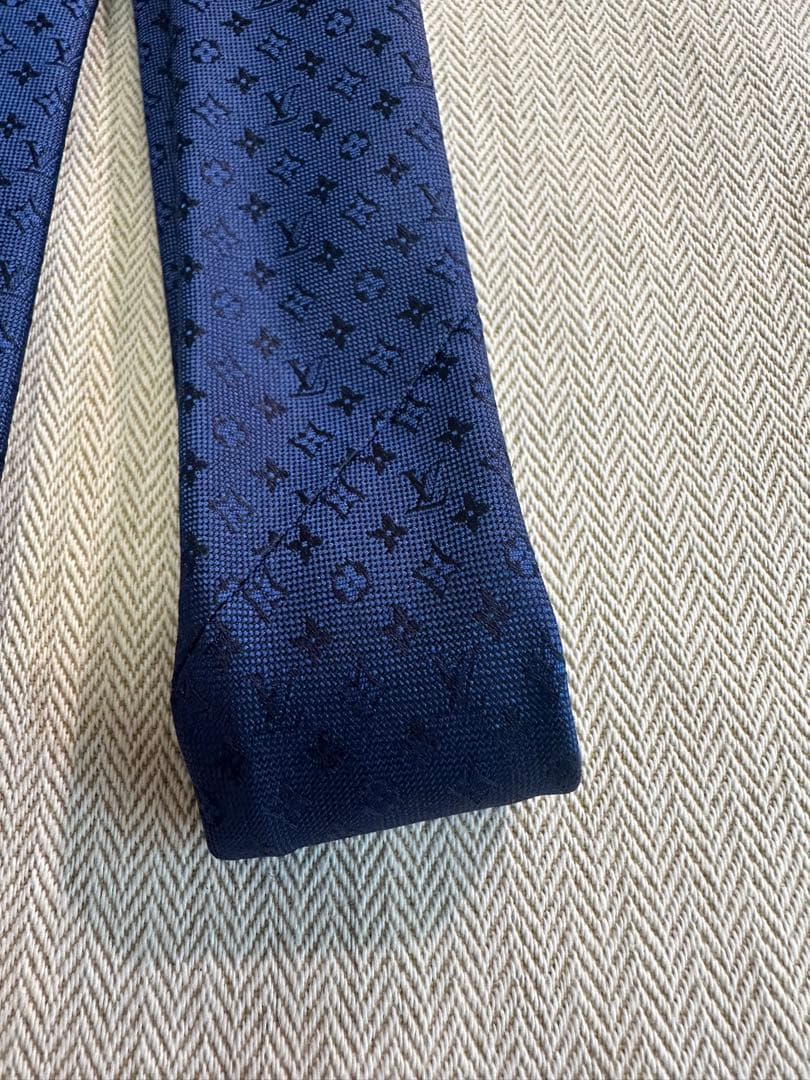 ルイヴィトン　ネイビー シルク ネクタイ ロゴパターン