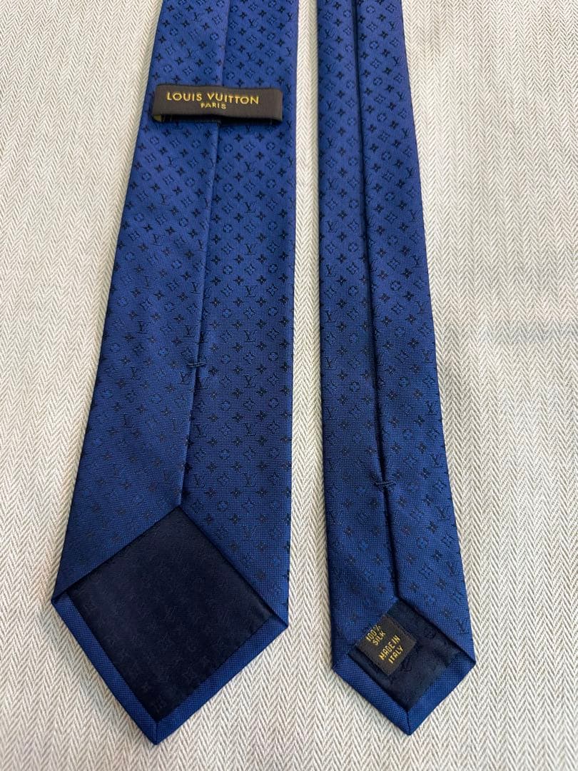 ルイヴィトン　ネイビー シルク ネクタイ ロゴパターン