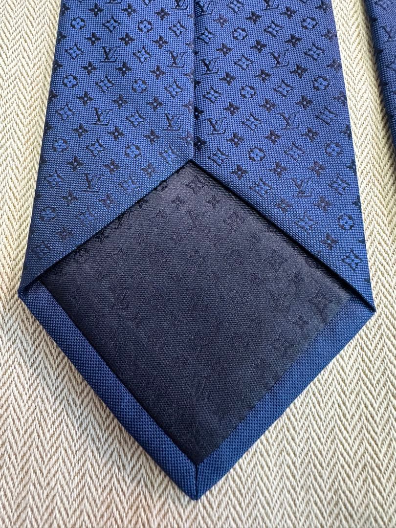 ルイヴィトン　ネイビー シルク ネクタイ ロゴパターン