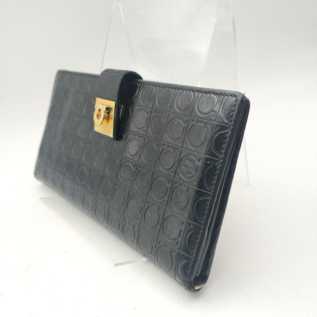 ◎サルヴァトーレフェラガモ　長財布　財布　ガンチーニ型押し　ブラック