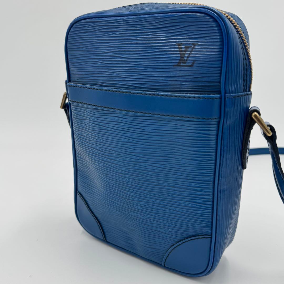 ルイヴィトン エピ ダヌーヴ レザー ショルダーバッグ 斜めがけ ブルー