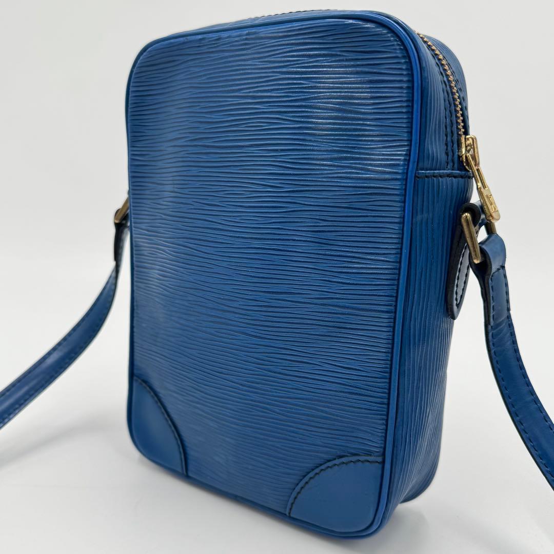 ルイヴィトン エピ ダヌーヴ レザー ショルダーバッグ 斜めがけ ブルー
