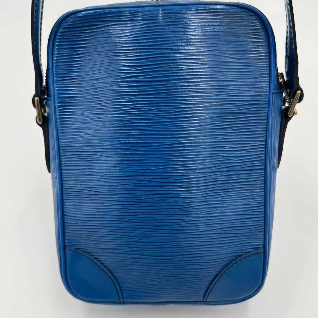 ルイヴィトン エピ ダヌーヴ レザー ショルダーバッグ 斜めがけ ブルー