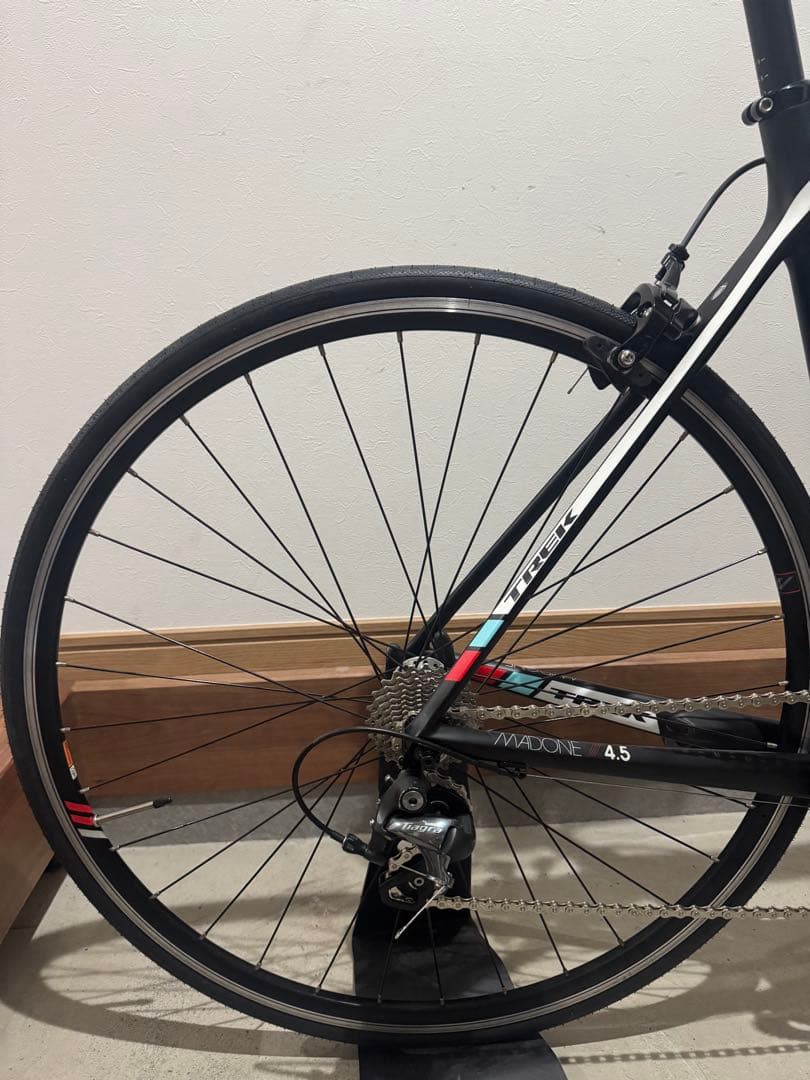 フルカーボンロードバイク　TREK MADONE 4.5