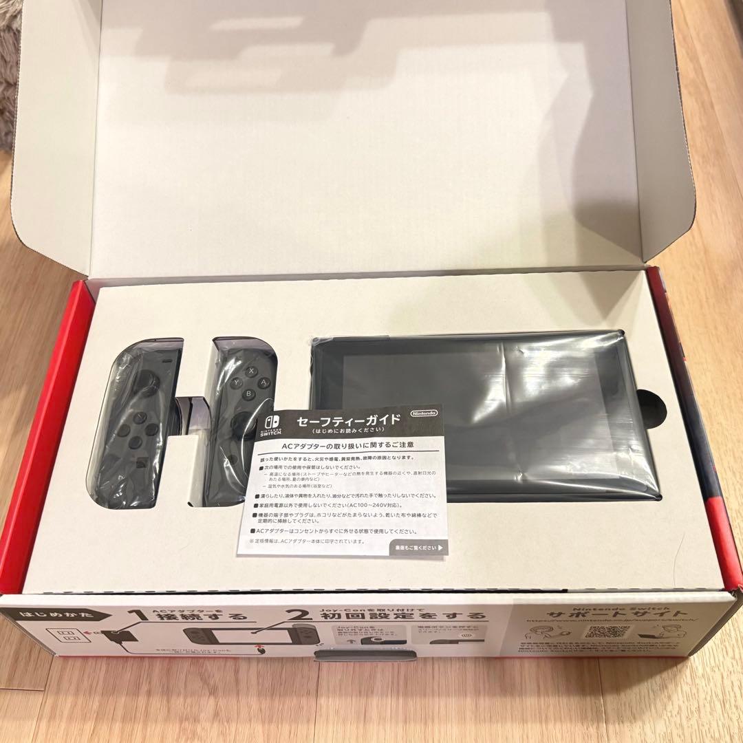 【ほぼ新品】人気ソフト2本付　Nintendo Switch 本体 グレー