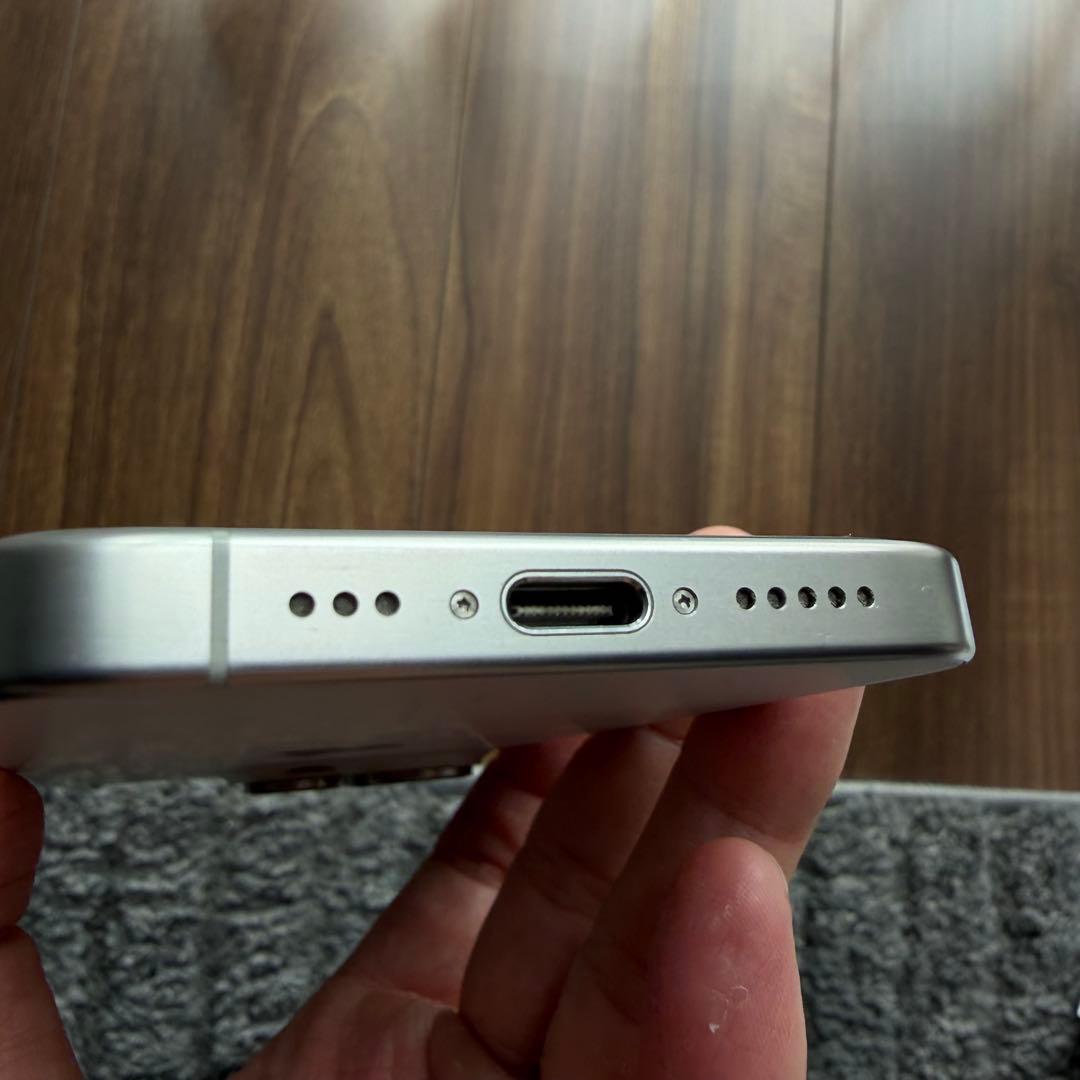 【本体】Apple iPhone 15Pro シルバー 256GB