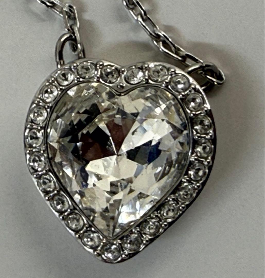 T10302 Swarovski ハート型ネックレスとピアスセット