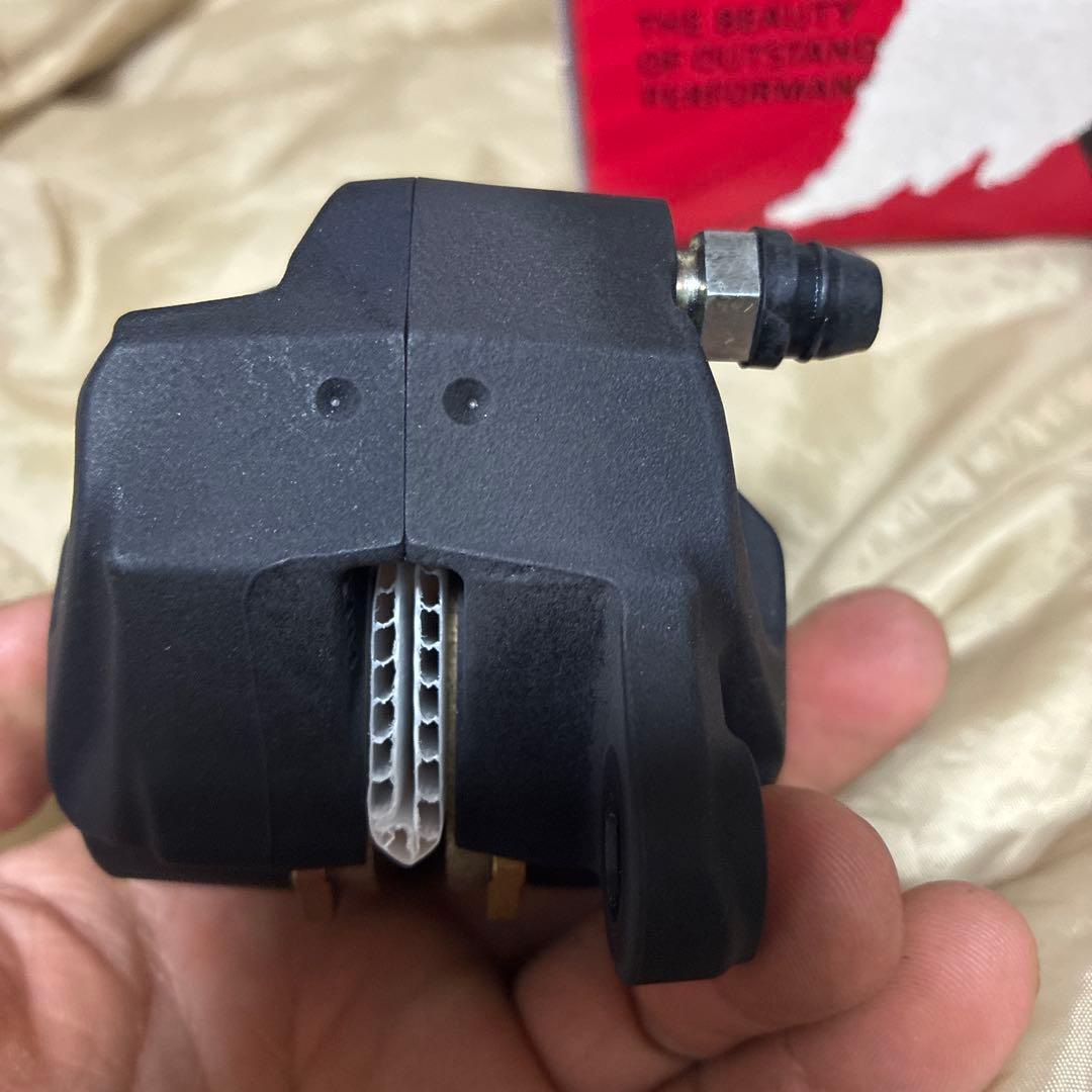 ブレンボ　新カニ　キャリパー　34mm ブラック