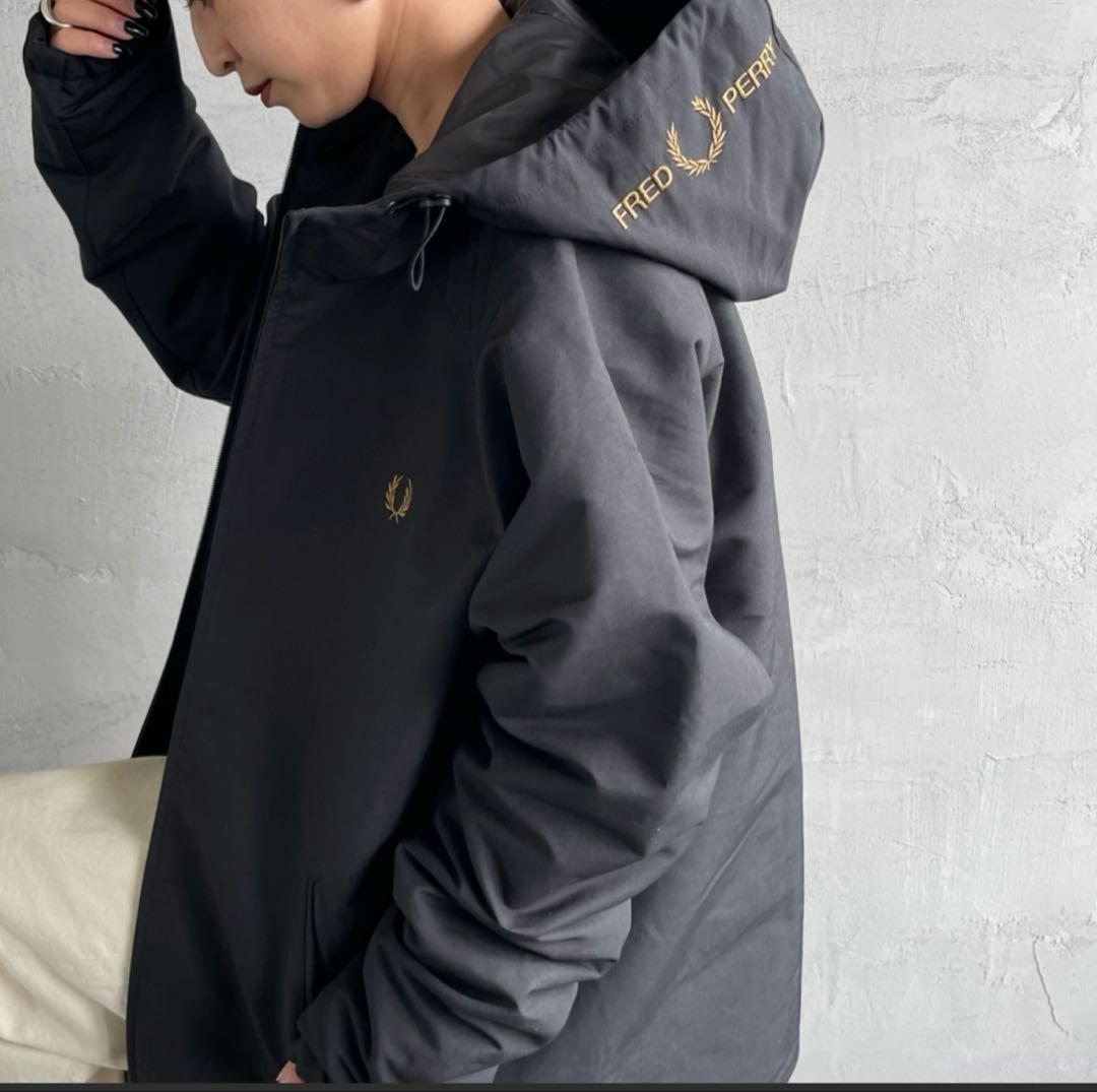 FRED PERRY フレッドペリー別注 パデッド フード刺繍シェルジャケット