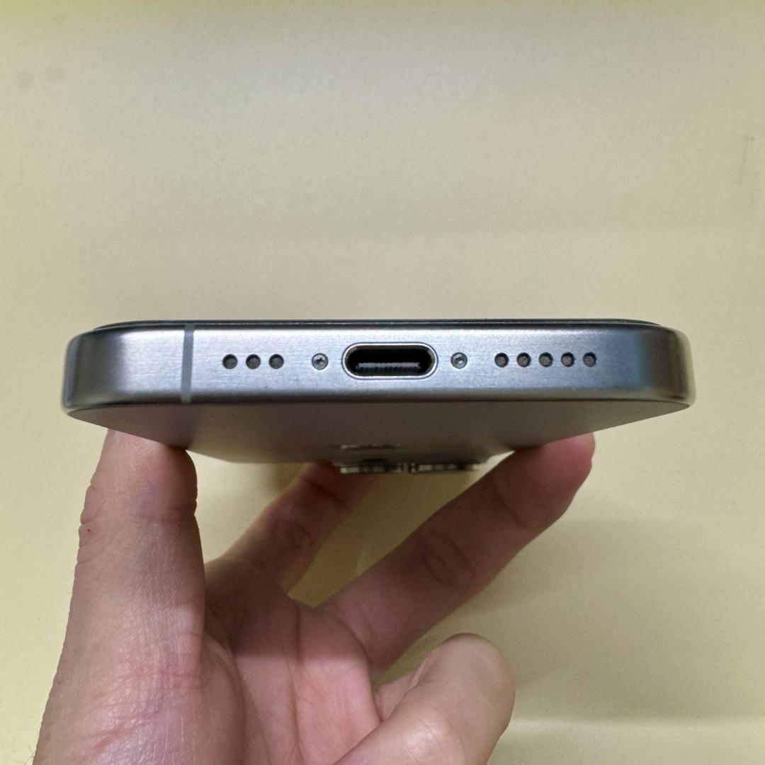 Apple iPhone 15 Pro 128GB ナチュラルチタニウム