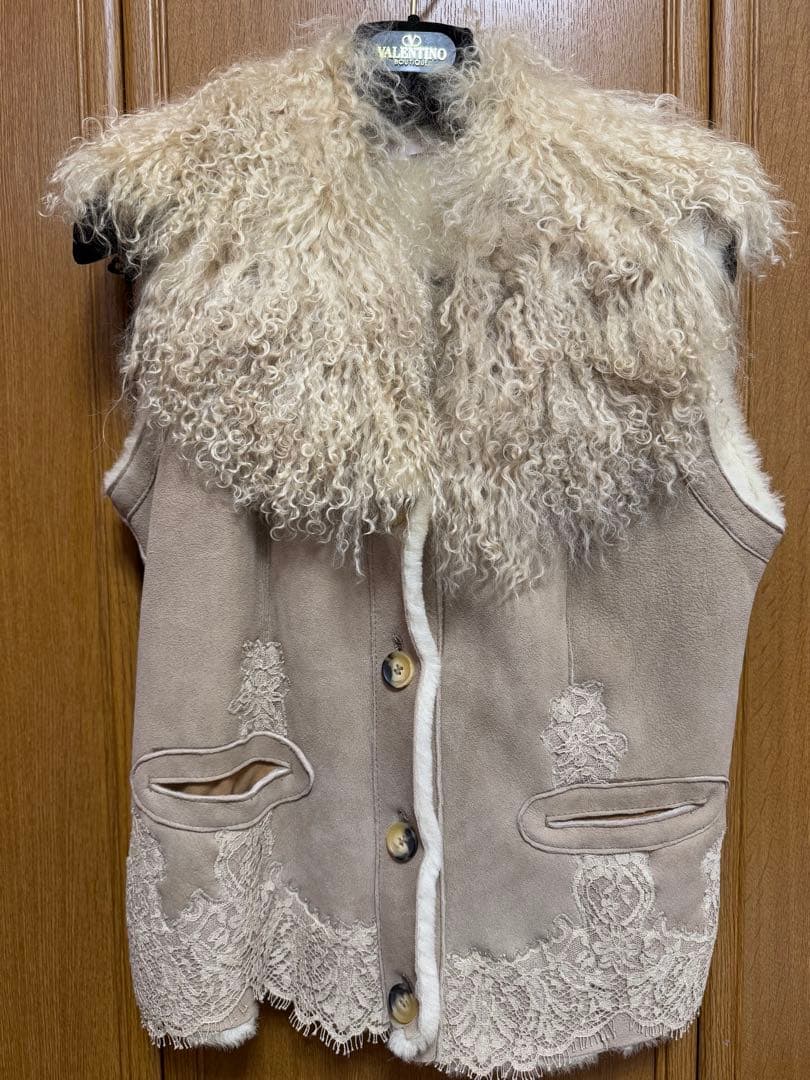 美品　RED VALENTINO ムートンベスト44 ベージュ系 レース