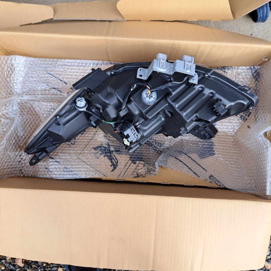 80エスクァイア右ヘッドライト