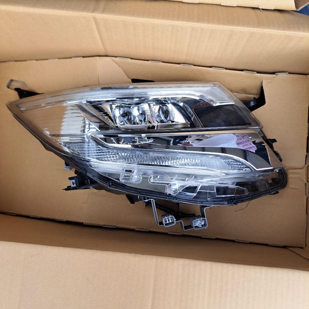 80エスクァイア右ヘッドライト