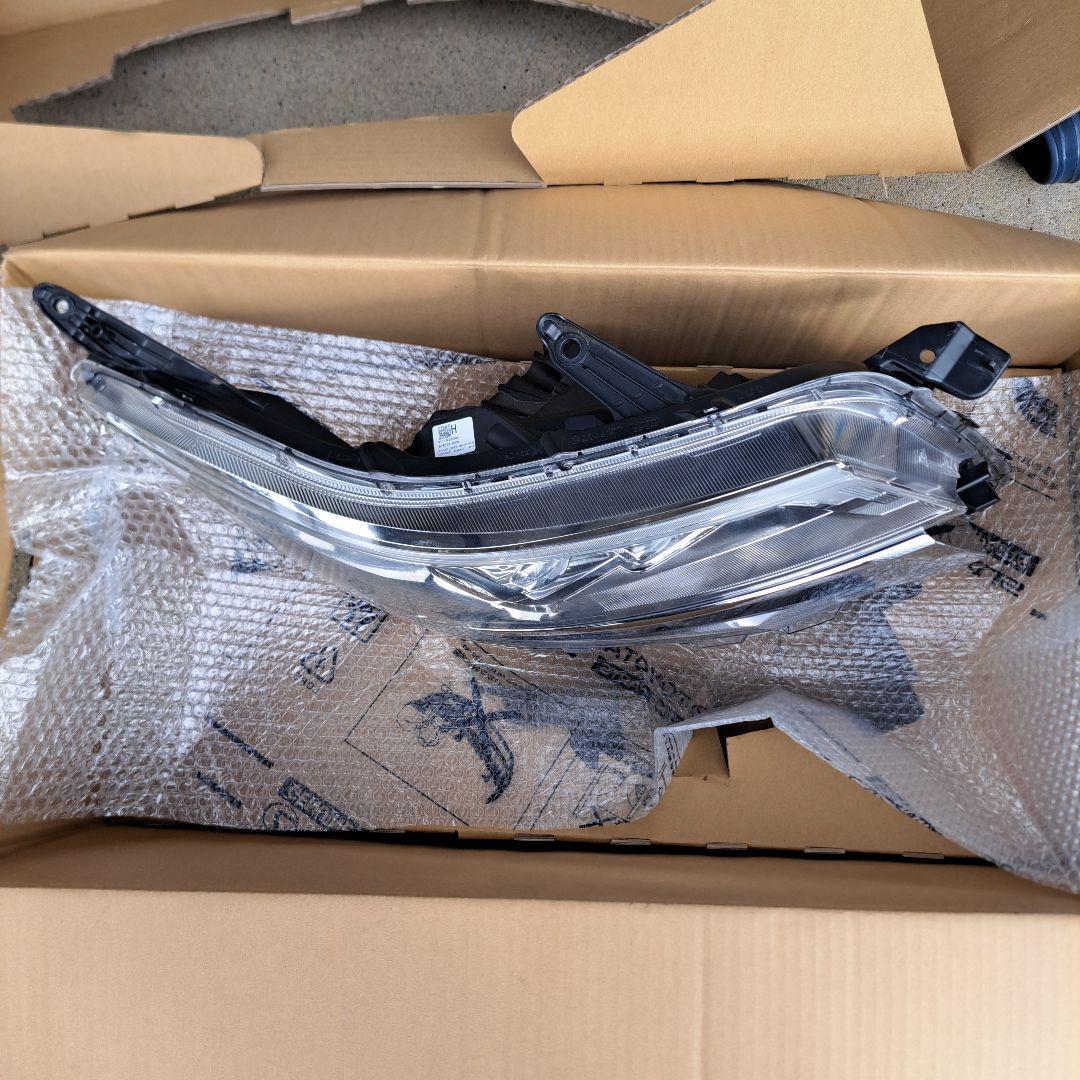 80エスクァイア右ヘッドライト