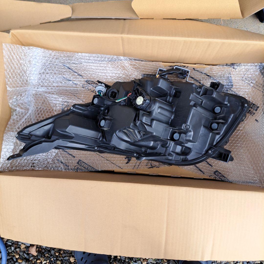 80エスクァイア右ヘッドライト