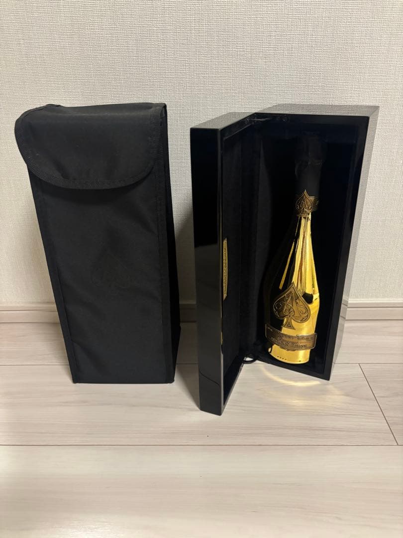 新品未開栓　アルマンド　ゴールドシャンパン 専用ボックス入り