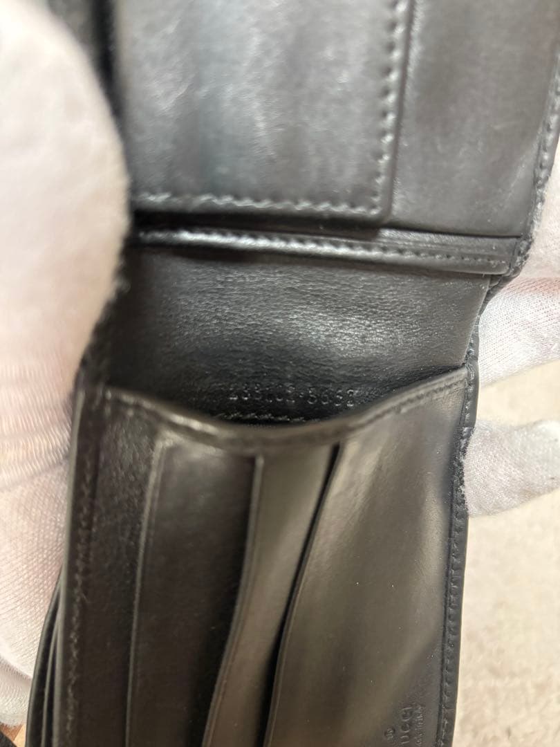 y*1様 GUCCI ブラックレザー 二つ折り財布