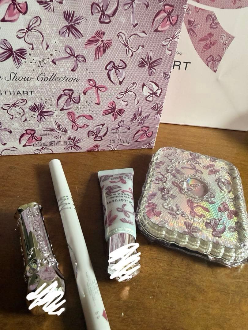 m*i様 ジルスチュアート　クリスマスコフレ2025 アイシャドウ　リップ他　新