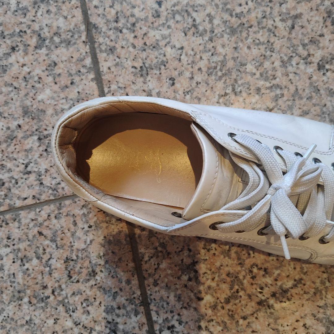 クリスチャン　ルブタン　ホワイト スタッズ付き スニーカー